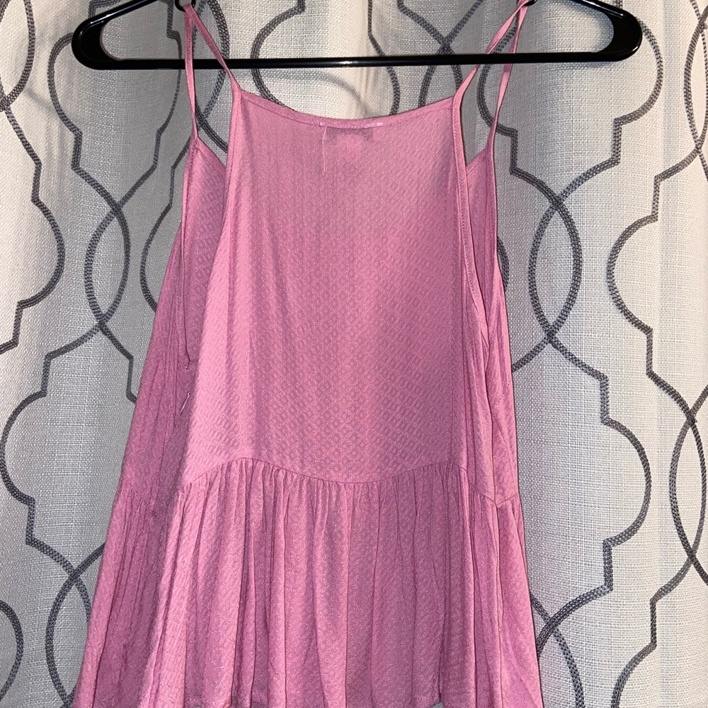 Pretty light pink blouse from Forever 21! Cute little zipper on the side.